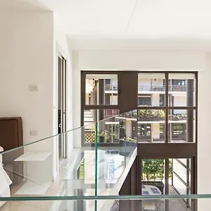 Elegant Loft With Balcony! Apartamento
